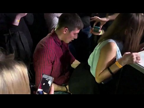 ❤️ Ubulili bangempela ku-nightclub yaseRussia. Intombazane yaseRussia eneminyaka engu-18 ubudala ingene endunu nasesithweni sangasese e-nightclub Zocansi ku-zu.pornado-co.ru ❌️❤